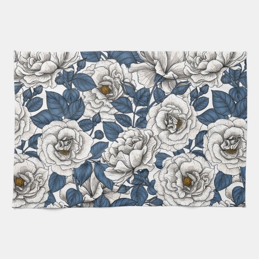 Witte rozen met blauwe bladeren op wit theedoek (Horizontaal)