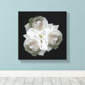 witte rozen met regendruppels canvas afdruk (Insitu (Houten vloer))
