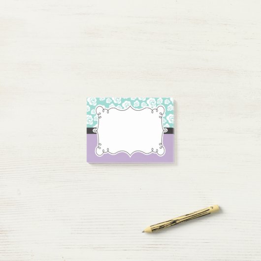 Witte rozen op Aqua en Paars Post-it® Notes (Op bureau)