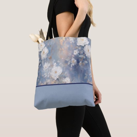 Witte rozen op blauwe achtergrond, kleurenblok tote bag (Dichtbij)