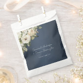 Witte Rozen op Dusty Blue Wedding Bedankzakje (Geknipt)