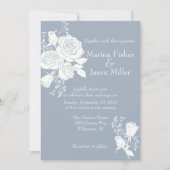 Witte Rozen op Dusty Blue Wedding Invitation Kaart (Voorkant)