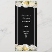 Witte rozen op het programma voor de bruiloft in d programmakaart (Voorkant)