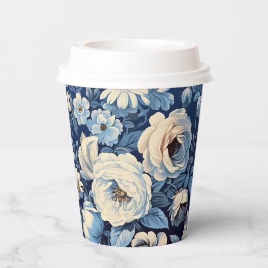 Witte rozen op Indigo blauwe achtergrond Papieren Bekers (Achterkant)