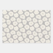 Witte rozen op lichtgrijs - naadloos patroon. inpakpapier vel (Voorkant 2)