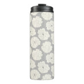 Witte rozen op lichtgrijs - naadloos patroon. thermosbeker (Voorkant)