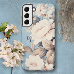 Witte Rozen op Rustieke Blauwe Achtergrond w/Monog Samsung Galaxy Hoesje<br><div class="desc">Weelderige antiek witte rozen en wilde bloemen op rustieke blauwe achtergrond. Optioneel tekstveld voor uw monogram of initiaal.</div>