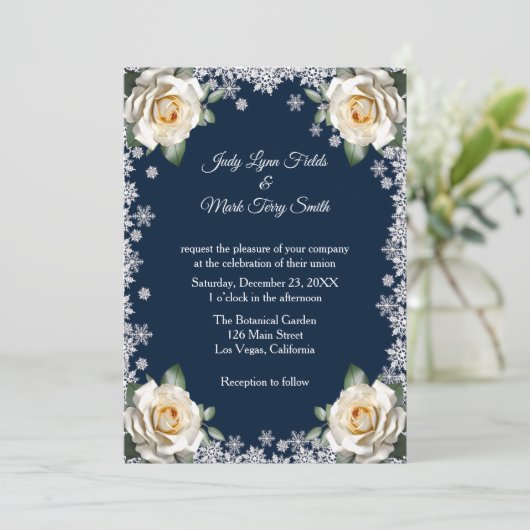 Witte Rozen Sneeuwvlok Kerstbruiloft Kaart (Staand voorkant)