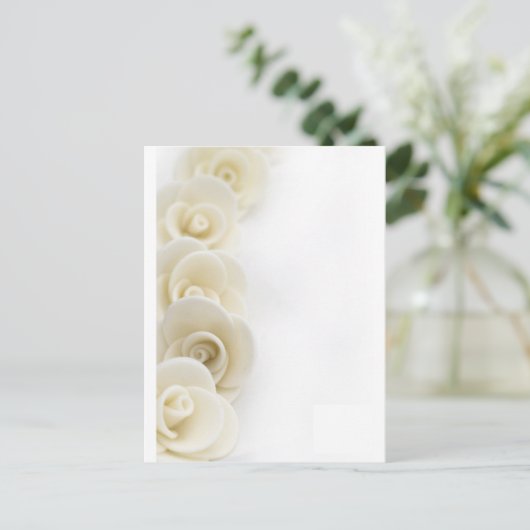 witte rozenachtergrond briefkaart (Staand voorkant)