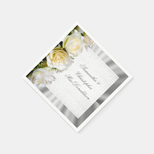 Witte rozenbloem en zilverbruiloft servet (Hoek)