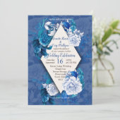 Witte rozenbloemen op blauw patroonpapier kaart (Staand voorkant)