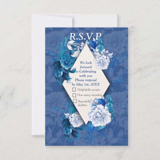 Witte rozenbloemen op blauw patroonpapier RSVP kaartje (Voorkant)