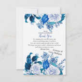 Witte rozenbloemen op blauw patroonpapier RSVP kaartje (Voorkant)