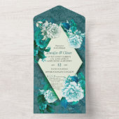 Witte rozenbloemen op groen patroonpapier all in one uitnodiging (Binnen)