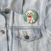 Witte schattige poedel met vlinderdas ronde button 5,7 cm (In situ)