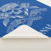 Witte schedel, bloemen en Pistolen op blauw Sherpa Deken (3/4)