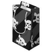 Witte schedel en kruisbeenderen op zwarte strepen klein cadeauzakje (Voorkant Gekanteld)