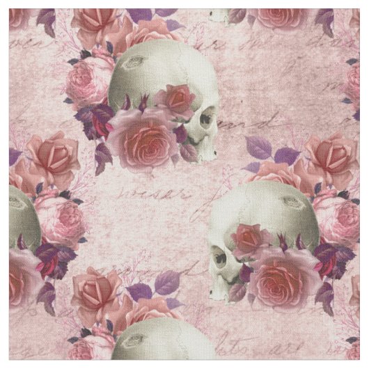 Witte schedels, roze rozen en kromme stof (Close Up)