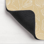 Witte schelpen op zand beige muismat (Hoek)
