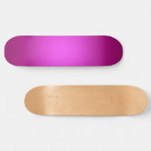 Witte schijnwerper op roze persoonlijk skateboard (Horizontaal)