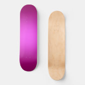 Witte schijnwerper op roze persoonlijk skateboard (Voorkant)