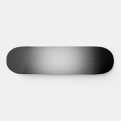 Witte schijnwerper op zwart persoonlijk skateboard (Horizontaal)