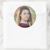 Witte Script Afstudeer Foto op Maat Ronde Sticker (Tas)