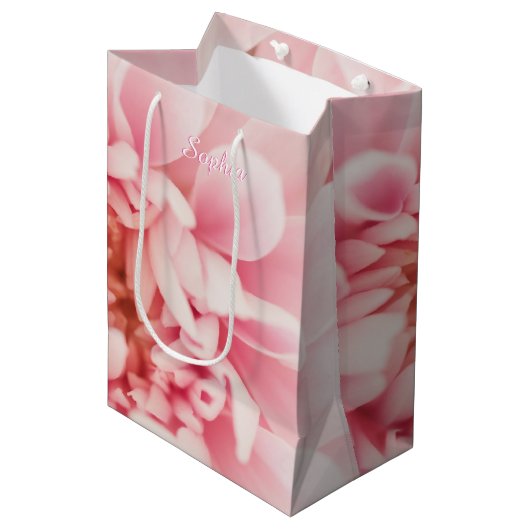 Witte scriptnaam, grote roze bloem gemiddeld medium cadeauzakje (Voorkant Gekanteld)