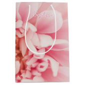 Witte scriptnaam, grote roze bloem gemiddeld medium cadeauzakje (Voorkant)