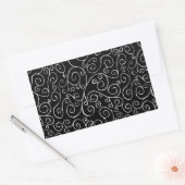 Witte scrollende curven op zwart rechthoekige sticker (Envelop)