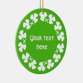 Witte Shamrocks Rand Voeg Tekst Toe Keramisch Ornament (Rechts)