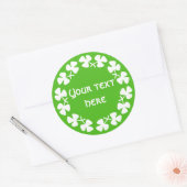Witte Shamrocks Rand Voeg Tekst Toe Ronde Sticker (Envelop)