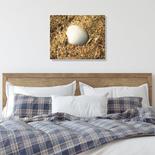 Witte Shell op de strand Canvas Afdruk (Insitu (Slaapkamer))