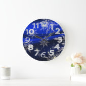 Witte sneeuw op blauwe achtergrond grote klok (Huis)