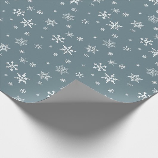 Witte Sneeuw op Dusty Blue Modern Christmas Gift Cadeaupapier (Hoek)