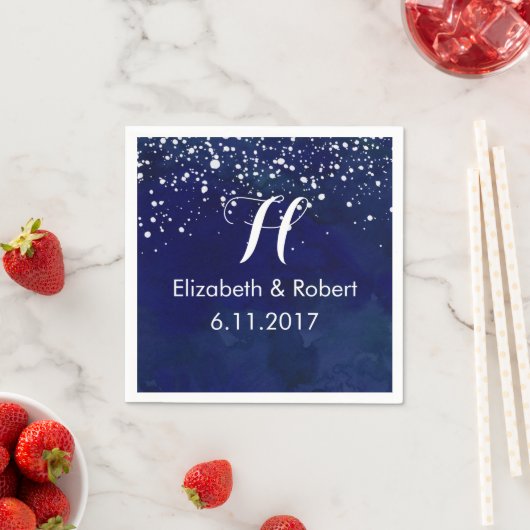 Witte sneeuw op marineblauw winterhuwelijk servet (Insitu)