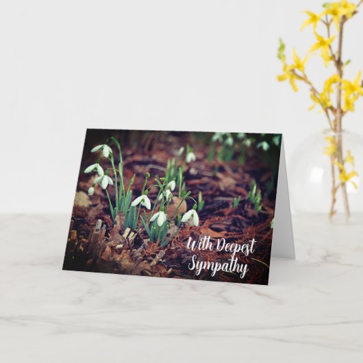 Witte sneeuw valt met diepste sympathie kaart (Gele Bloem)