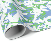 Witte sneeuwval op Powder Blue Floral Pattern Cadeaupapier (Rol Hoek)