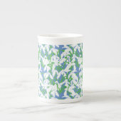 Witte sneeuwval op Powder Blue Floral Pattern Porselein Kop (Voorkant)