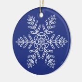 Witte sneeuwvlok op blauwe achtergrond keramisch ornament (Links)
