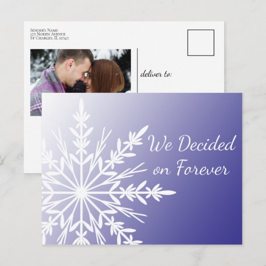 Witte sneeuwvlok op de Paarse winter Save the Date Aankondigingskaart (Voorkant / Achterkant)