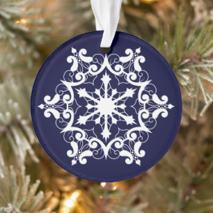 Witte sneeuwvlok op donkerblauw ornament