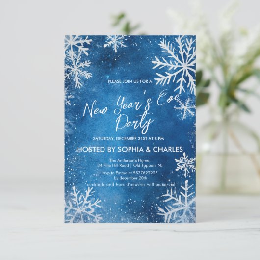 Witte sneeuwvlokken Blauwe oudejaarsfeest Kaart (Staand voorkant)