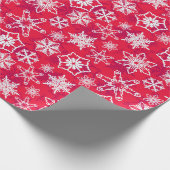 Witte sneeuwvlokken met rode achtergrond cadeaupapier (Hoek)