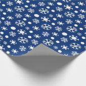 Witte Sneeuwvlokken Modern Donkerblauw Kerstmis Cadeaupapier (Hoek)