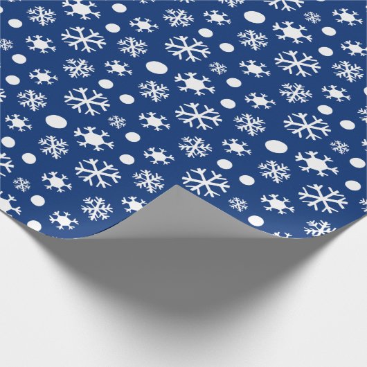 Witte Sneeuwvlokken Modern Donkerblauw Kerstmis Cadeaupapier (Hoek)