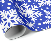 Witte sneeuwvlokken op blauw cadeaupapier (Rol Hoek)