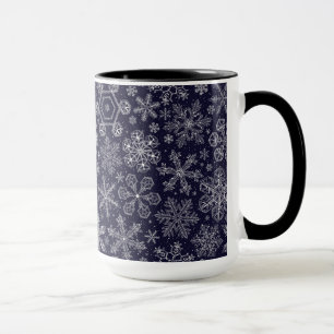 Witte sneeuwvlokken op blauw mok