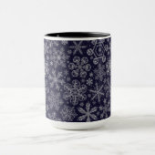 Witte sneeuwvlokken op blauw mok (Midden)