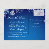 Witte sneeuwvlokken op blauw Save the date Briefka Aankondigingskaart (Achterkant)